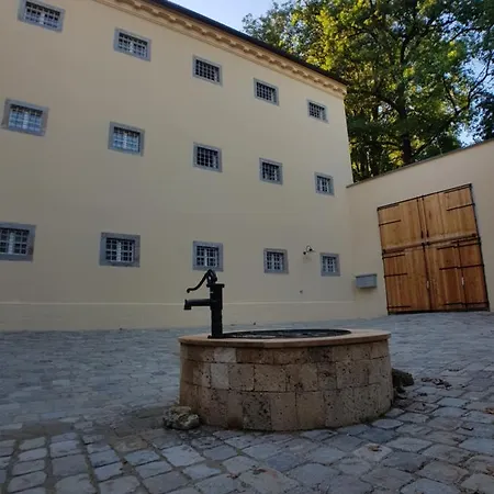 Stadthotel - Alte Gefaengnis Kwatera prywatna *